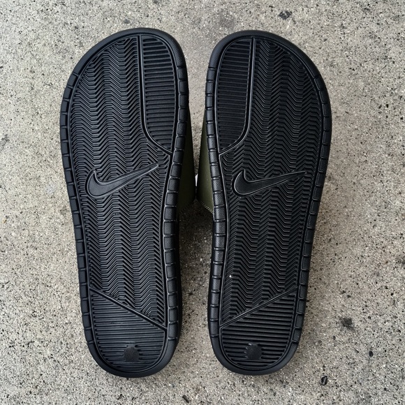NIKE BENASSI SLIDES JUST DO IT JDI ARMYS OLIVES - Picture 3 of 6